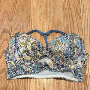 Like New Victoria’s Secret Floral Lace Bralette. Keyhole detail with t-back. 32C